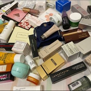 ✨Free luxury samples w/ every purchase!